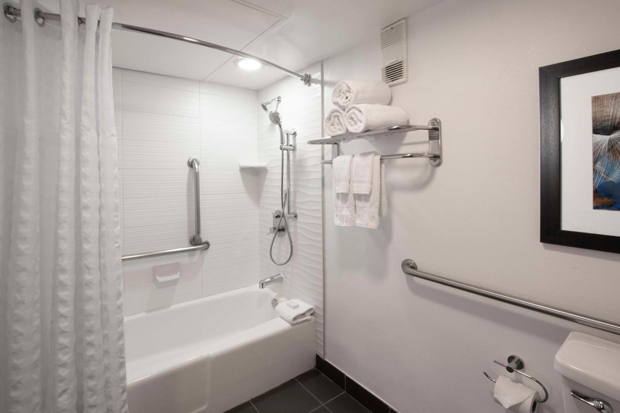 Embassy Suites Dallas - Dfw International Airport South Ървинг Екстериор снимка